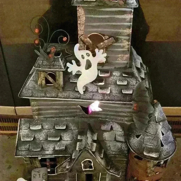 Large Haunted Mansion Candle Holder - Picture 10 of 10